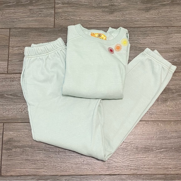 C. Bonz Tops - C. Bonz Small Light Green Sweat Suit